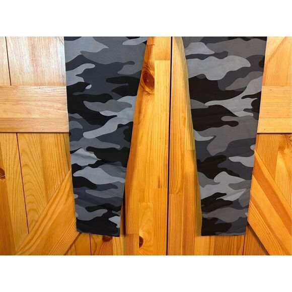 Wild Fable Gray and Black Camo High-Rise Legging Size Med NWT (4693) - Picture 5 of 7